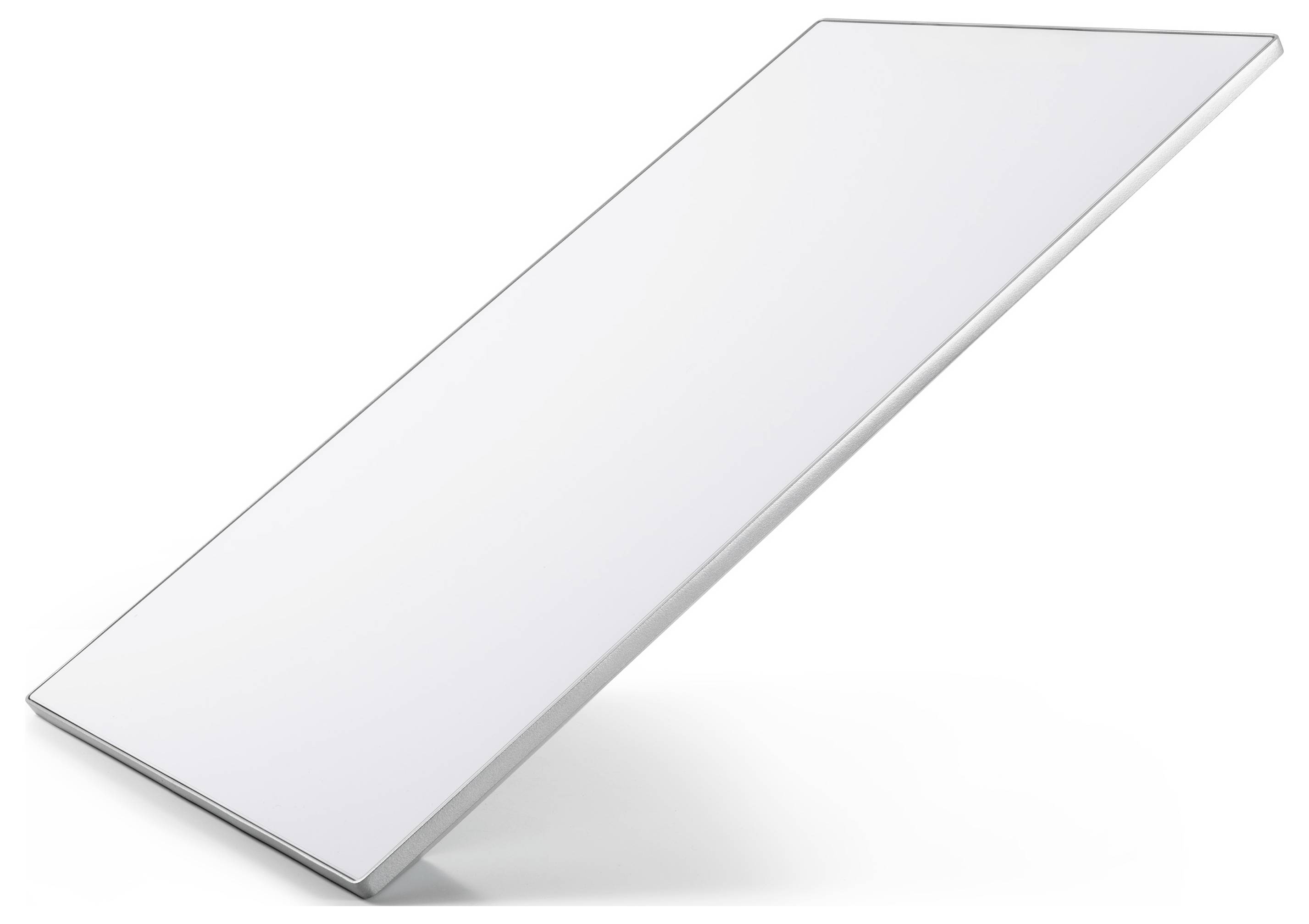 Eine schlanke, rechteckige, reflektierende, weiße Oberfläche, die in einem leichten Winkel dargestellt ist und ein modernes und minimalistisches Design suggeriert.