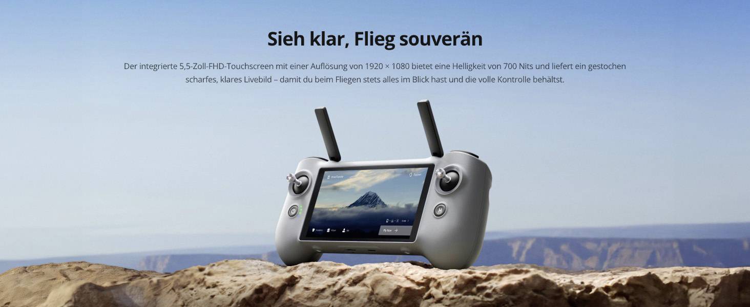 Ein über eine nächtliche Stadtlandschaft fliegendes Flugzeug veranschaulicht fortschrittliche GNSS-Positionierungstechnologie. Der Text auf Deutsch lautet „Zuverlässigkeit neu definiert."