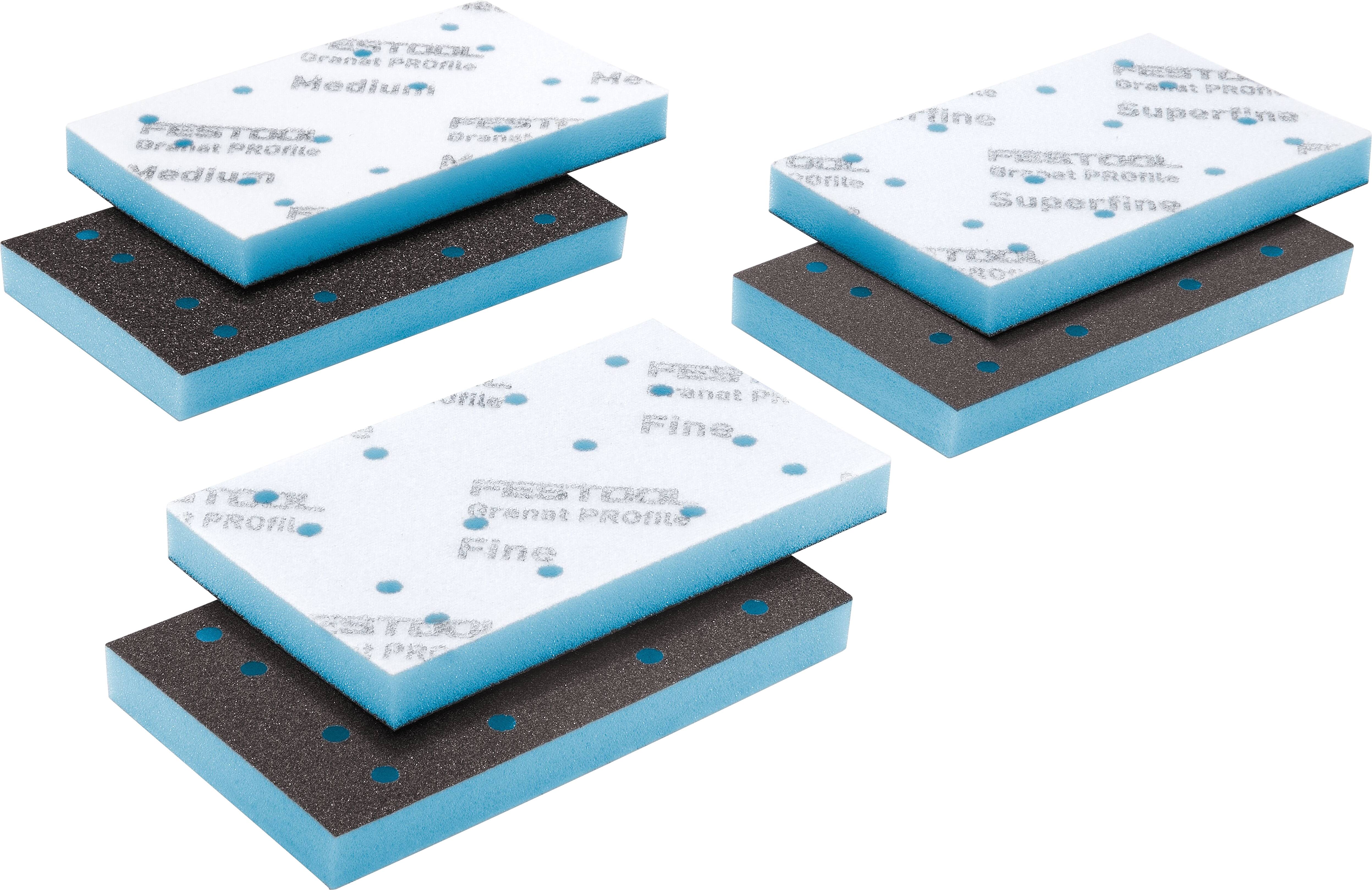 Drei Stapel von Schleifschwämmen, jeweils mit den Bezeichnungen „Medium", „Superfein" und „Fein", mit unterschiedlichen Schichtmustern und blauer Rückseite.