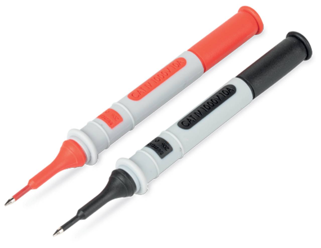Zwei isolierte Multimeter-Messspitzen, eine rot und eine schwarz, mit spitzen Metallspitzen, parallel zueinander positioniert.