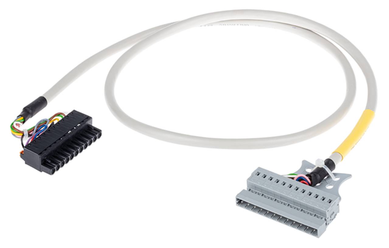 Ein Stromkabel mit zwei Steckern: einer schwarzer mit mehrfarbigen Drähten, der andere grau mit Metallstiften.