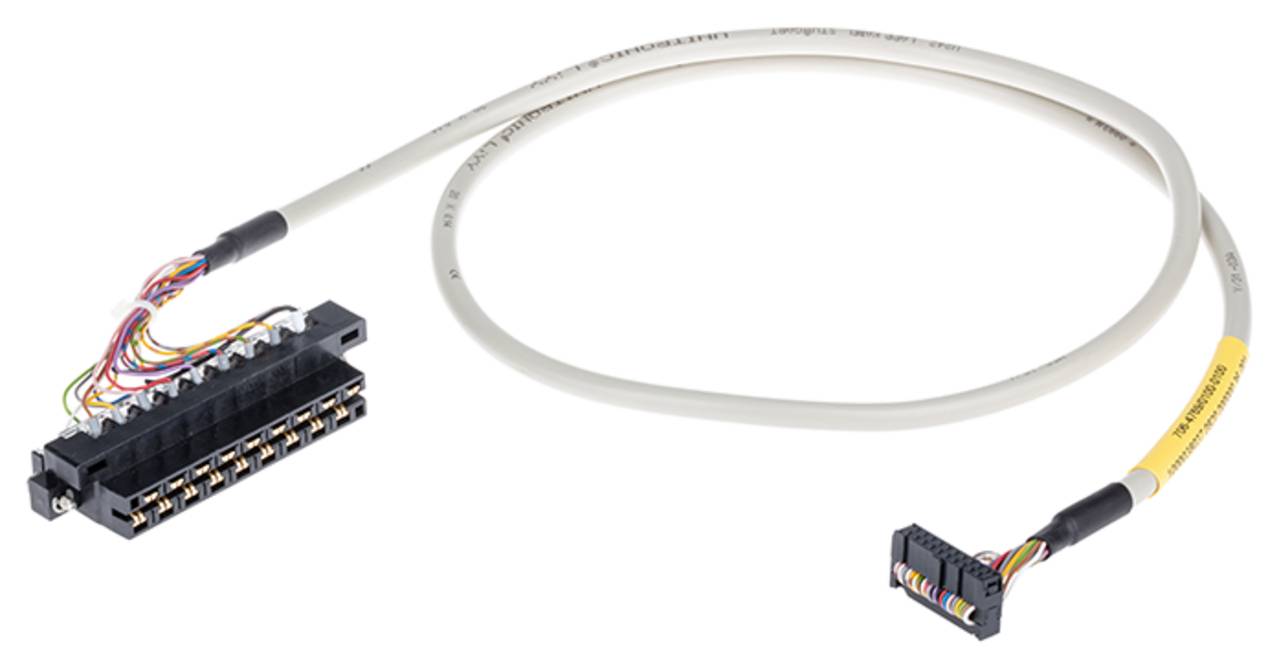 Ein Bündel schwarzer und farbiger Drähte, die mit einem schwarzen Anschluss verbunden sind, mit einem weißen Kabel mit einem weiteren schwarzen Stecker mit gelber Beschriftung verbunden.