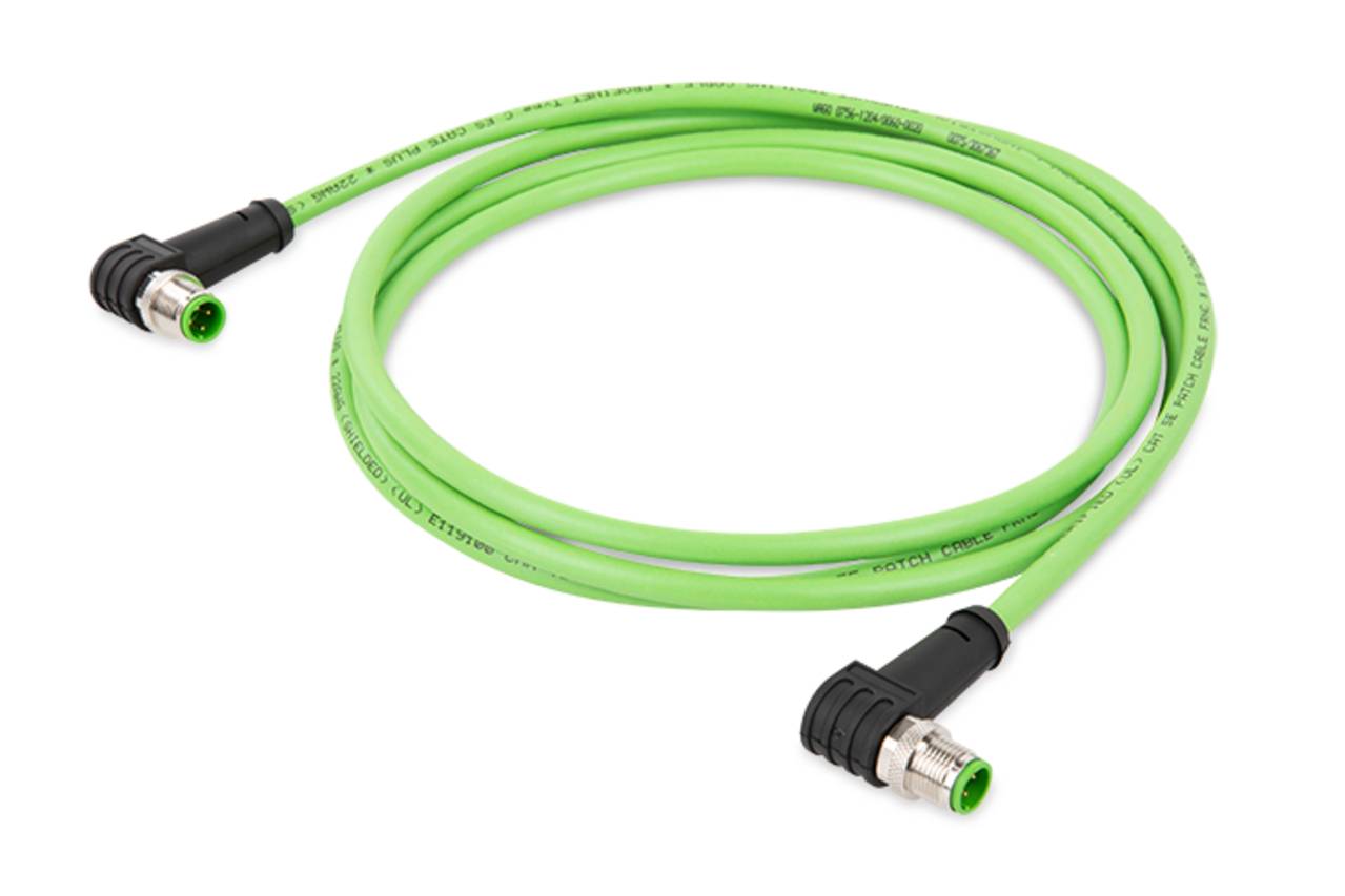 Ein grünes rechtwinkliges Ethernet-Kabel mit Steckern an beiden Enden, das für Netzwerkverbindungen verwendet wird.