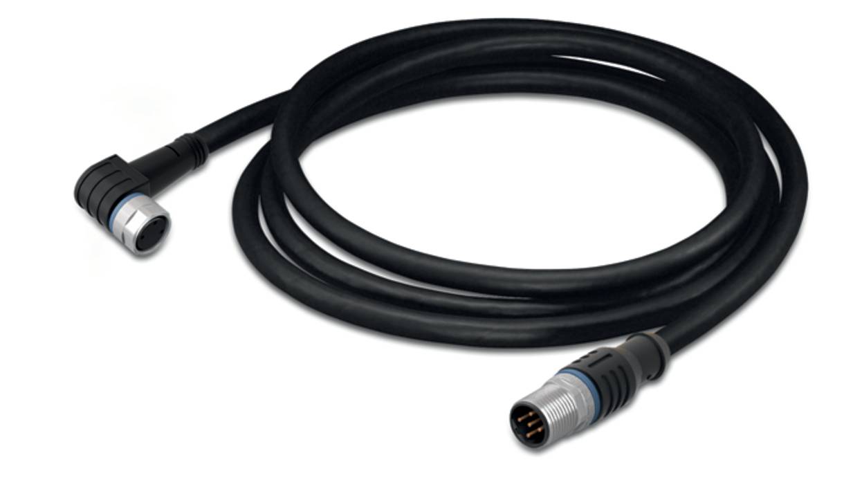Ein aufgerolltes schwarzes Audiokabel mit mehrstiftigen Steckverbindern an jedem Ende, das zum Verbinden professioneller Audiogeräte verwendet wird.