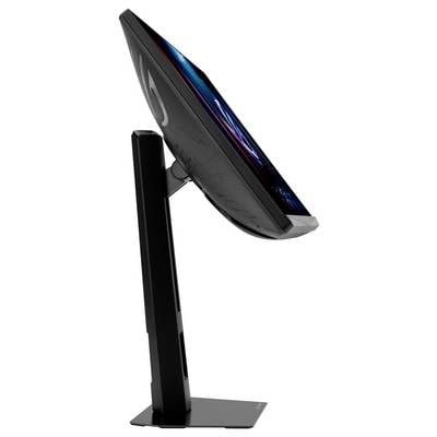 Ein schwarzes Computergehäuse mit transparenter Seitenwand, die bunte RGB-Lüfter unten und hinten zeigt und Kühlkomponenten zur Schau stellt.