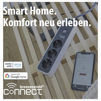 Werbebild für Smart-Home-Steckdosenleiste von Brennenstuhl Connect mit Smartphone, Alexa- und Google-Home-Kompatibilität; Text: 'Smart Home. Komfort neu erleben.'<br>