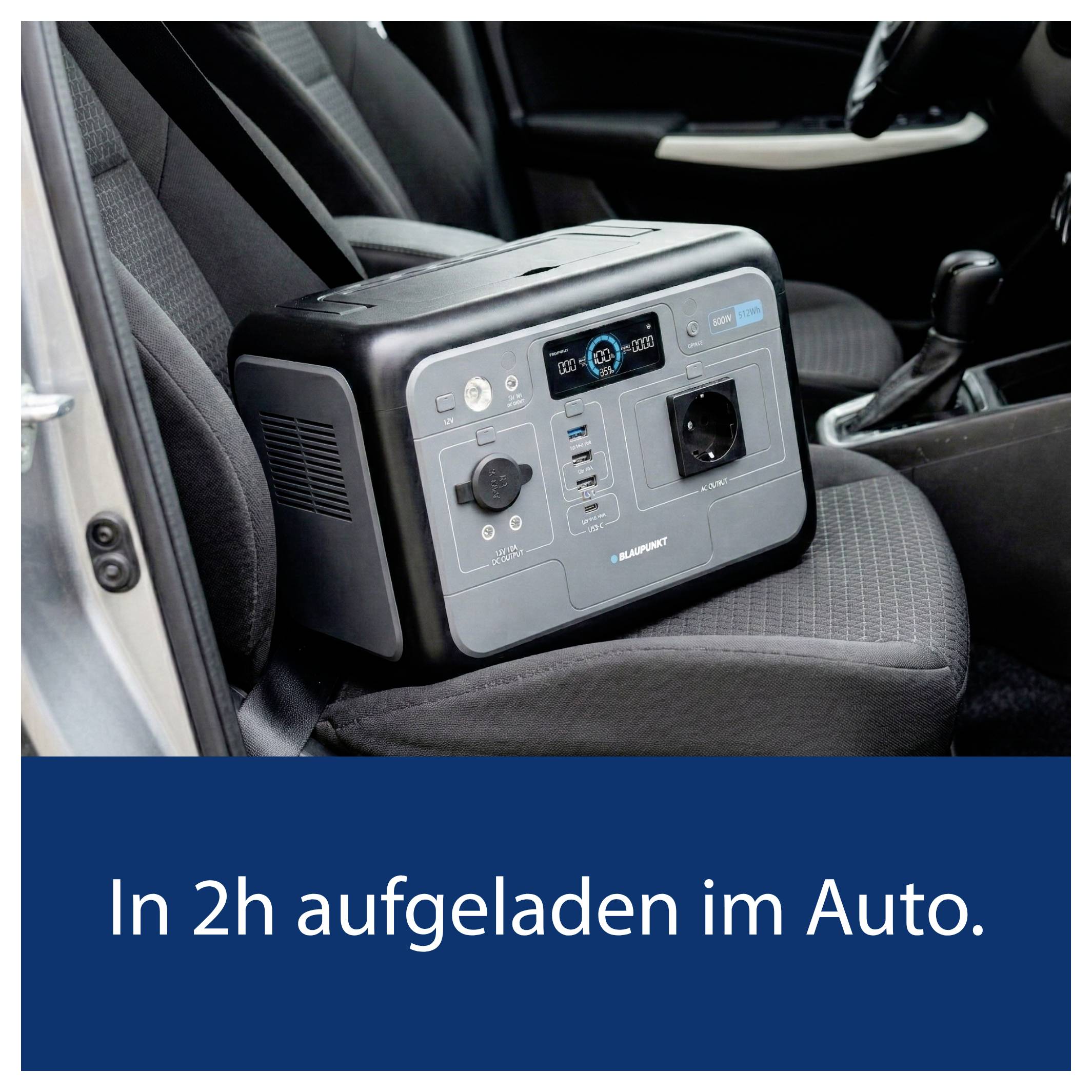 Tragbare Powerstation auf einem Autositz; unten steht 'In 2h aufgeladen im Auto.'