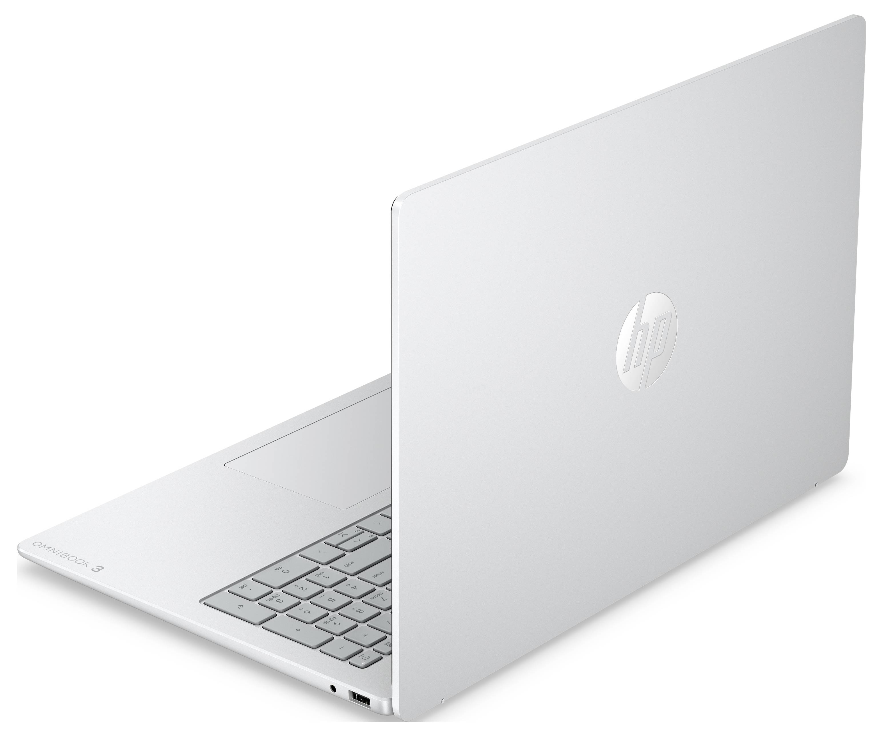 Silberner Laptop mit geöffnetem Deckel mit minimalistischem Design, zeigt das HP-Logo auf der Rückseite und eine sichtbare Tastatur von der Seite.