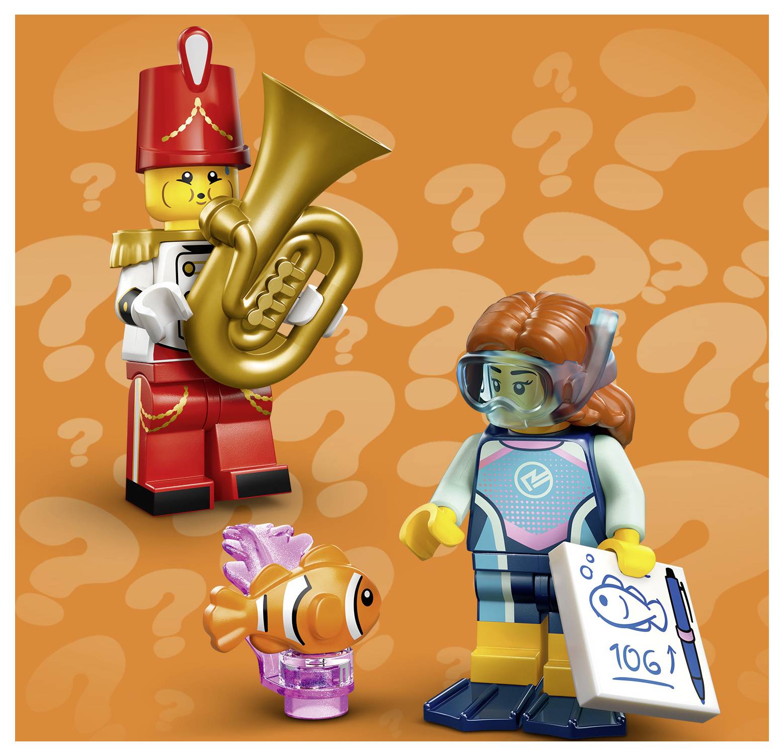 Ein LEGO-ähnlicher Taucher mit einem Fischdiagramm steht einem Spielzeugsoldaten mit einer Messingtrompete und einem kleinen Clownfisch vor einem orange Fragezeichen-Hintergrund gegenüber.