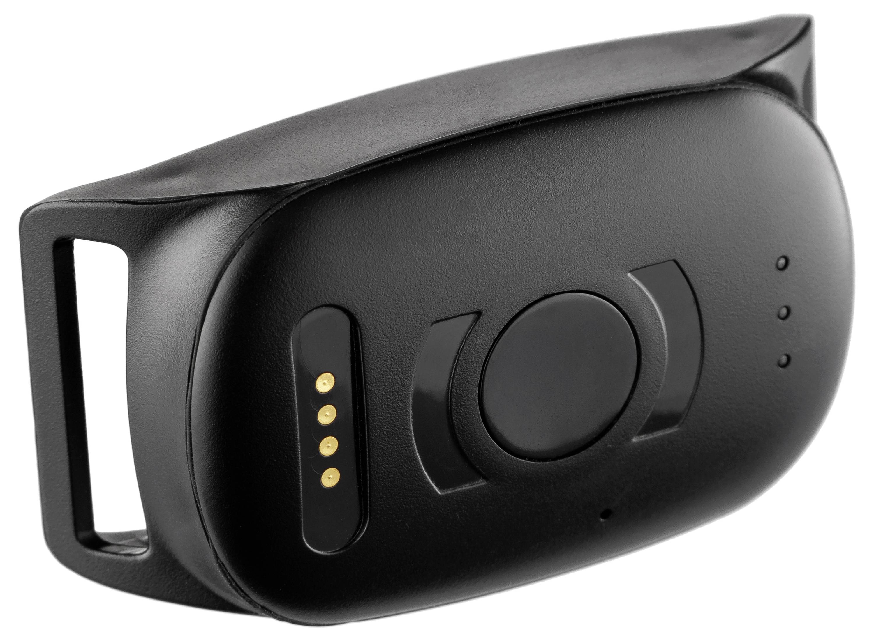 Ein schwarzes elektronisches Gerät mit einem Knopf und kleinen goldfarbenen Anschlüssen, wahrscheinlich zum Aufladen oder zur Datenübertragung.