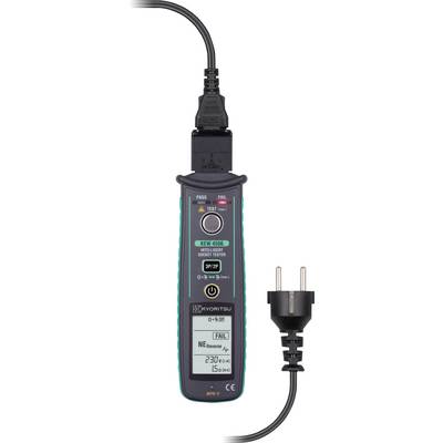 Ein tragbarer elektrischer Sicherheitsprüfer mit digitaler Anzeige, auf der „PASS" und „230V" angezeigt werden. Er hat angeschlossene Kabel mit einem Steckerschutz.