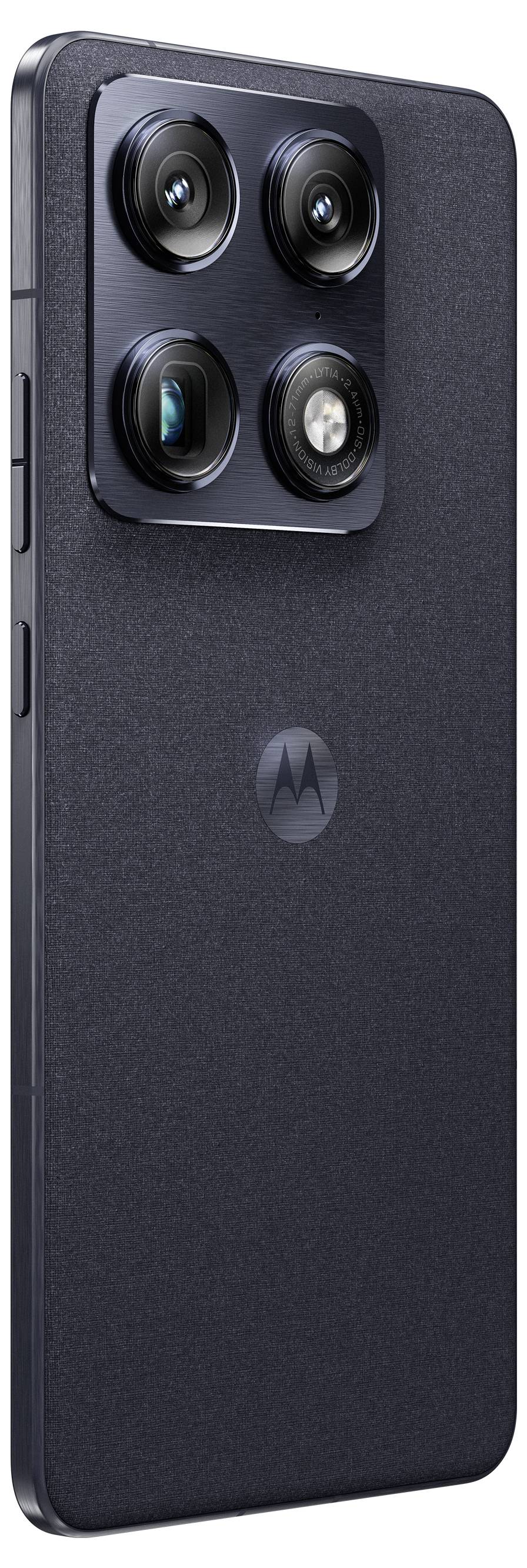 Ein modernes Smartphone in dunkler Ausführung wird von hinten gezeigt, mit einem Quad-Kamera-Setup in der oberen linken Ecke und einem dezenten Markenlogo.