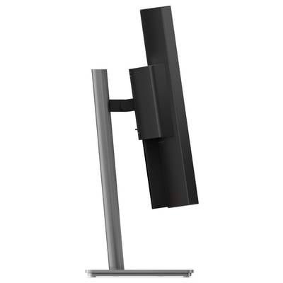 Eine Seitenansicht eines schwarzen Computermonitors auf einem silbernen verstellbaren Ständer, die sein schlankes Profil und die ergonomischen Designmerkmale hervorhebt.