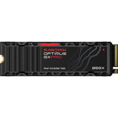 Eine schwarze und rote SanDisk Optimus GX Pro 850X PCIe 4.0 NVMe SSD, horizontal dargestellt, mit Designmustern auf einer strukturierten Oberfläche.