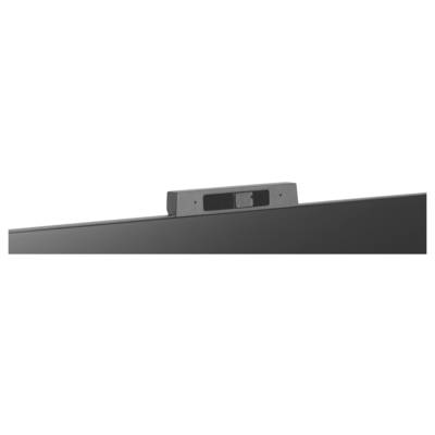 Eine Webcam mit einer verschiebbaren Datenschutzblende ist auf einem Monitor montiert und zeigt die teilweise geöffnete Blende.
