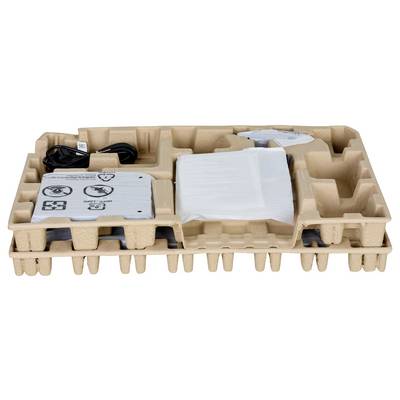 Ein geformtes Zellstoffverpackungstablett mit Fächern, die ein Stromkabel, Schutzpolsterung und ein in Kunststoff eingewickeltes elektronisches Gerät halten.