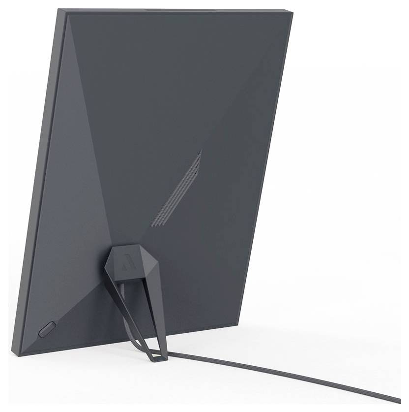 Ein Flachbildschirm von hinten betrachtet, mit schlankem Design und kantigen Kanten, einem stabilen Standfuß und einem angeschlossenen Kabel.