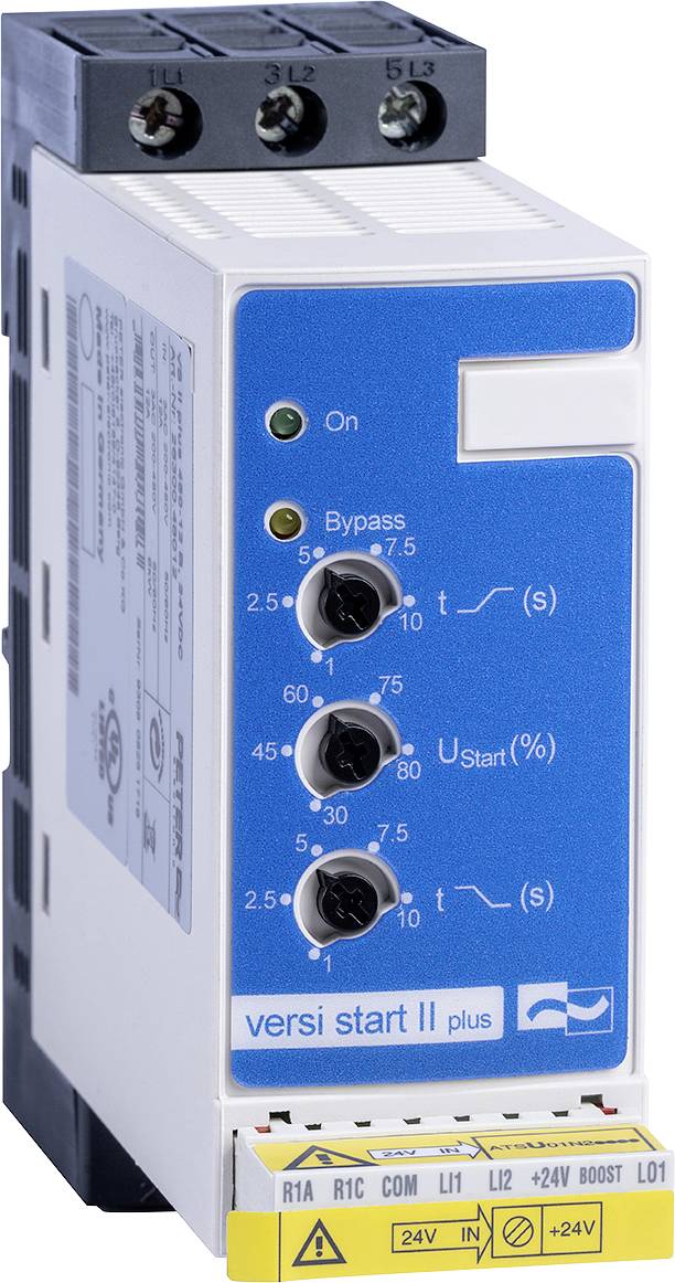 Ein Motorstartergerät mit Bedienknöpfen und Anzeigelementen mit den Beschriftungen Ein, Bypass und Einstellungen für Startspannung und Zeit. Modell: versi start II plus.