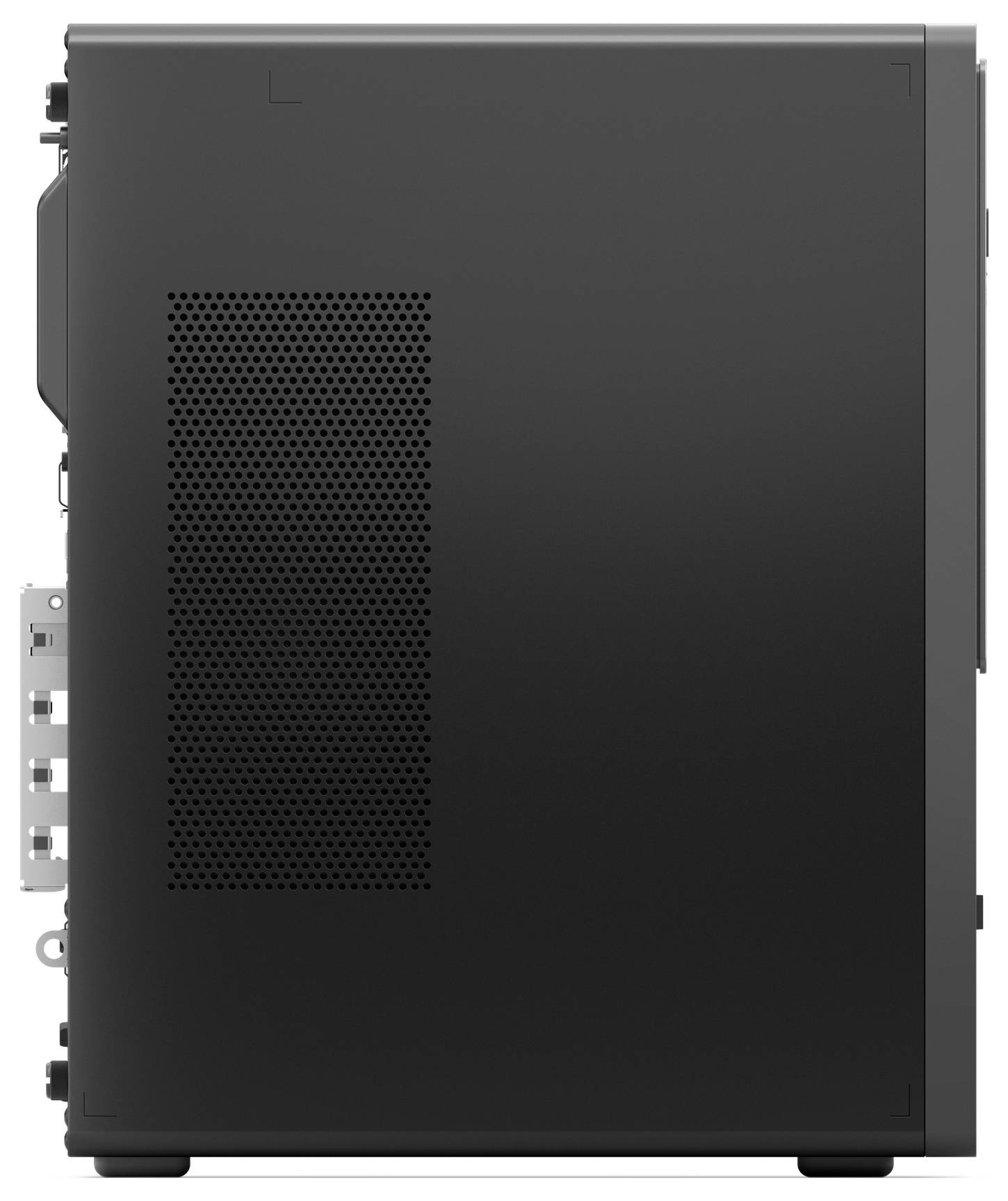 Eine Nahaufnahme einer Seitenansicht eines schwarzen Desktop-Computer-Towers mit einem perforierten Lüftungsgitter auf einer Seite und verschiedenen Anschlüssen auf der Rückseite.