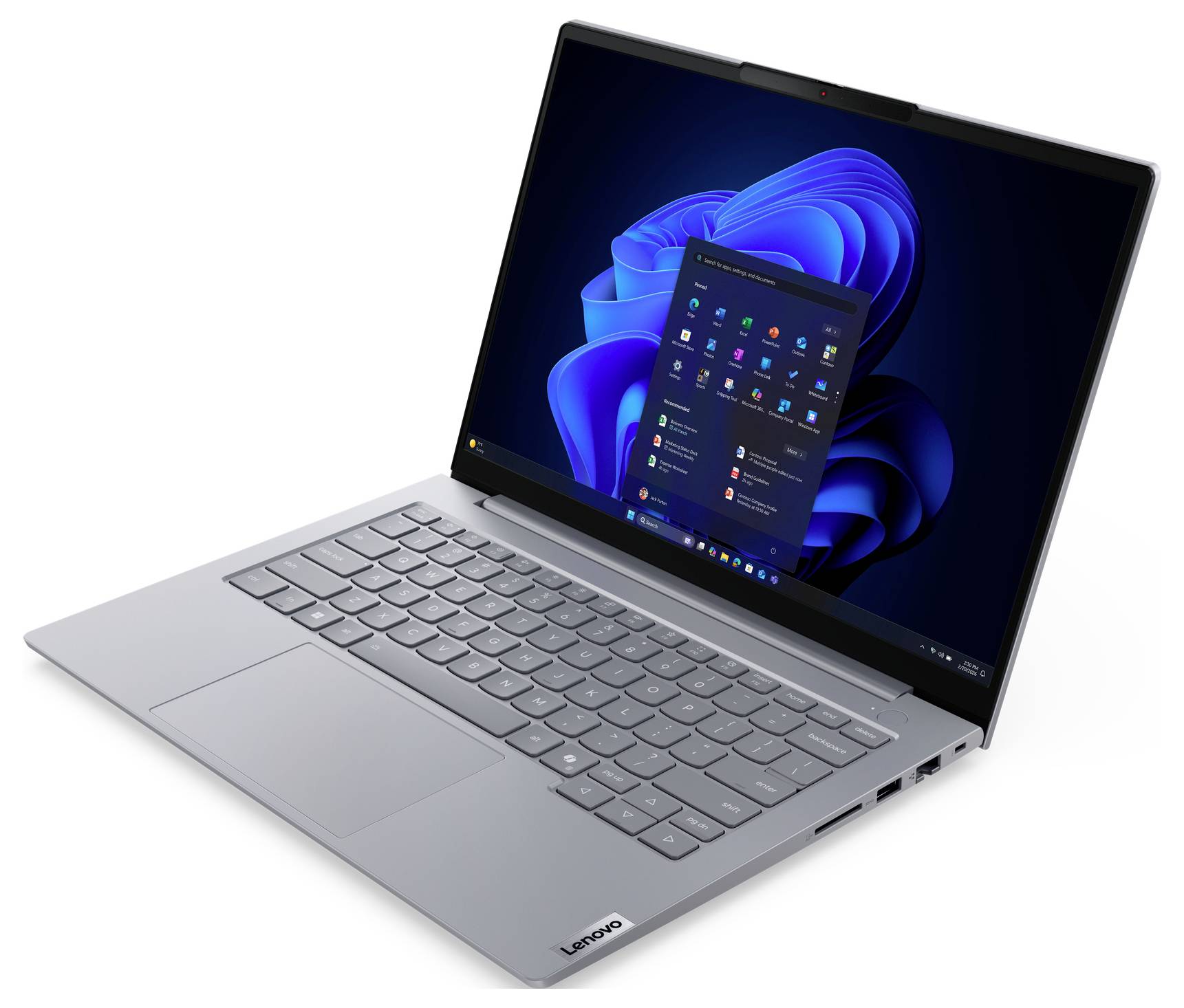 Silberner Lenovo-Laptop offen auf weißem Hintergrund, wobei Windows 11 auf dem Bildschirm angezeigt wird.