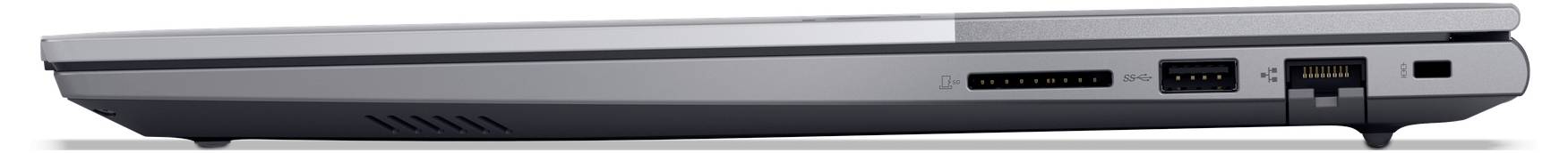 Ein von der Seite betrachteter geschlossener silberner Laptop mit verschiedenen Anschlüssen, darunter USB, Ethernet und einen SD-Kartensteckplatz.