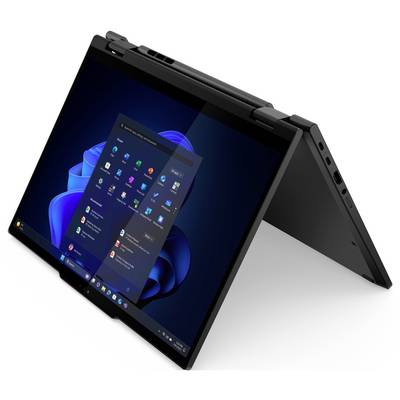 Ein schwarzer Laptop, der den Windows 11-Startbildschirm anzeigt, mit verschiedenen Anwendungssymbolen in der Taskleiste. Das Gerät ist leicht geöffnet angewinkelt.