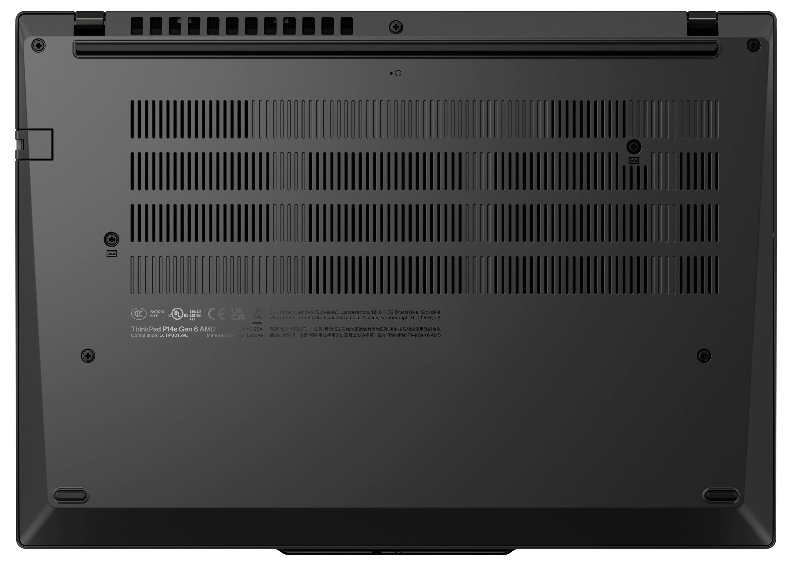 Die Unterseite eines Laptops mit Belüftungsgittern und behördlichen Kennzeichnungen.
