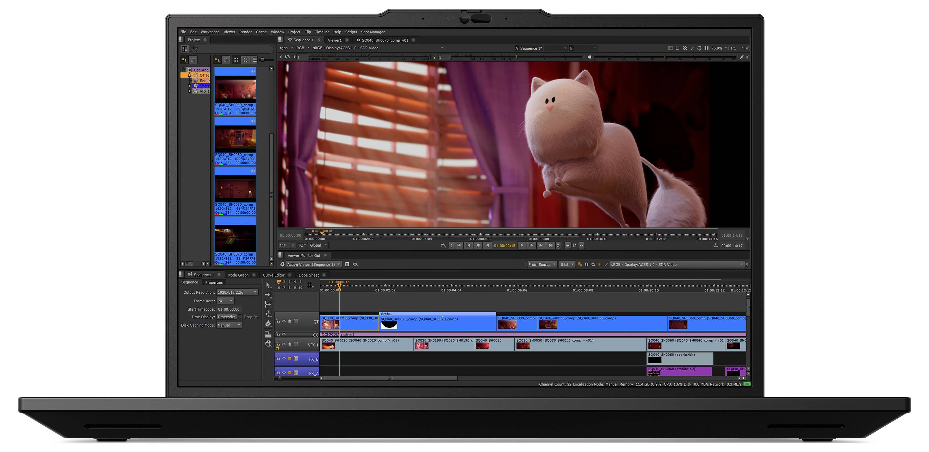 Ein Laptop-Bildschirm zeigt Videobearbeitungssoftware mit einer Zeitleiste mit Clips unter einer Vorschau eines animierten Charakters vor Jalousien.
