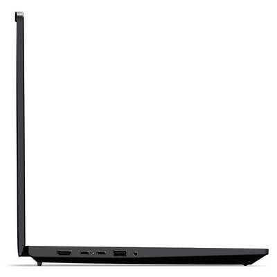 Ein eleganter, dünner schwarzer Laptop ist im rechten Winkel geöffnet, von der Seite betrachtet, und zeigt mehrere Anschlüsse an seiner linken Kante.
