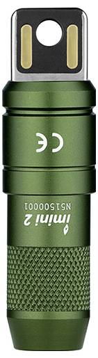 Eine Hand hält eine kleine, zylindrische orange Taschenlampe vertikal zwischen Daumen und Zeigefinger und zeigt ihre kompakte Größe.