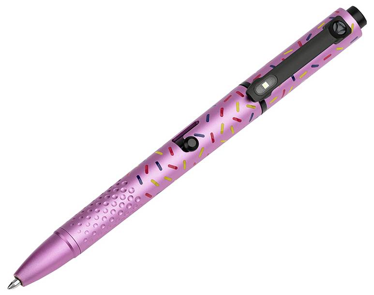 Ein grüner taktischer Stift mit Griffmuschel und sichtbaren Rillen, entwickelt für den Außeneinsatz und zur Selbstverteidigung.