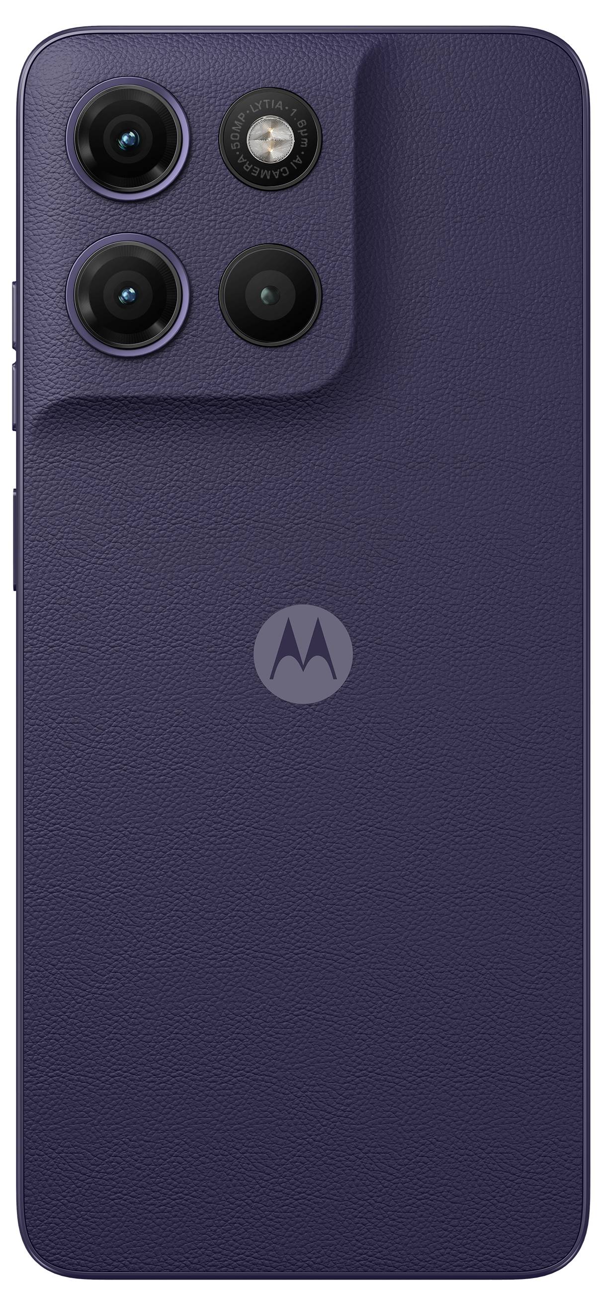 Ein violettes Motorola-Smartphone mit drei Rückfahrkameras, vertikal auf der strukturierten Rückseite positioniert, mit dem Motorola-Logo in der Mitte.