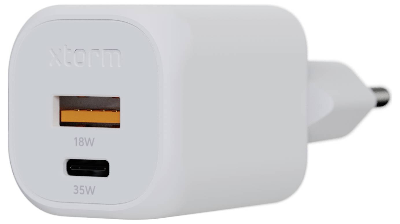 Ein schwarzes kabelgebundenes Headset mit Mikrofon und USB-Verbindung wird vor weißem Hintergrund gezeigt.