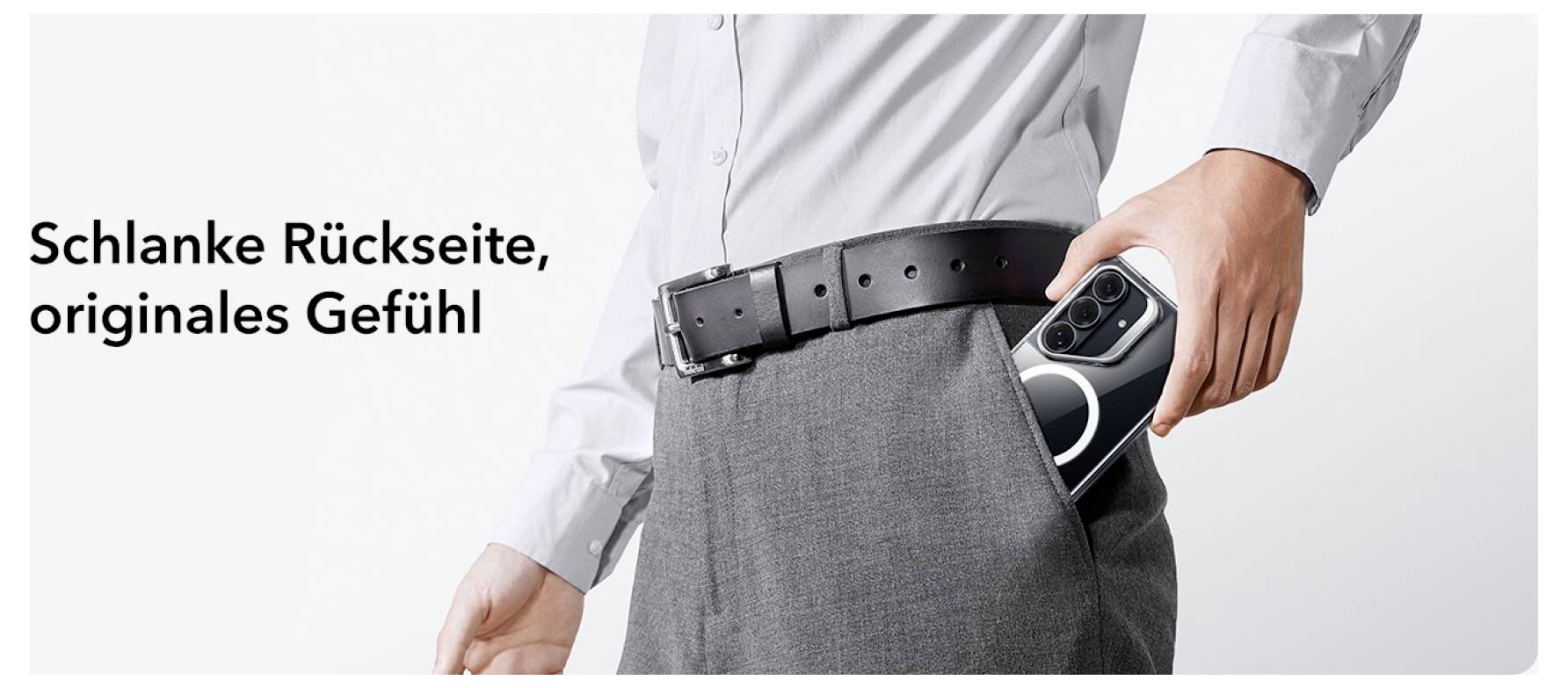 Person steckt ein Smartphone in die Hosentasche. Text: 'Schlanke Rückseite, originales Gefühl'.