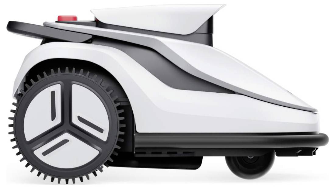 Ein weißer robotischer Rasenmäher mit schwarzen Akzenten und sichtbaren Rädern, konzipiert für automatisiertes Rasenmähen, von der Seite betrachtet.