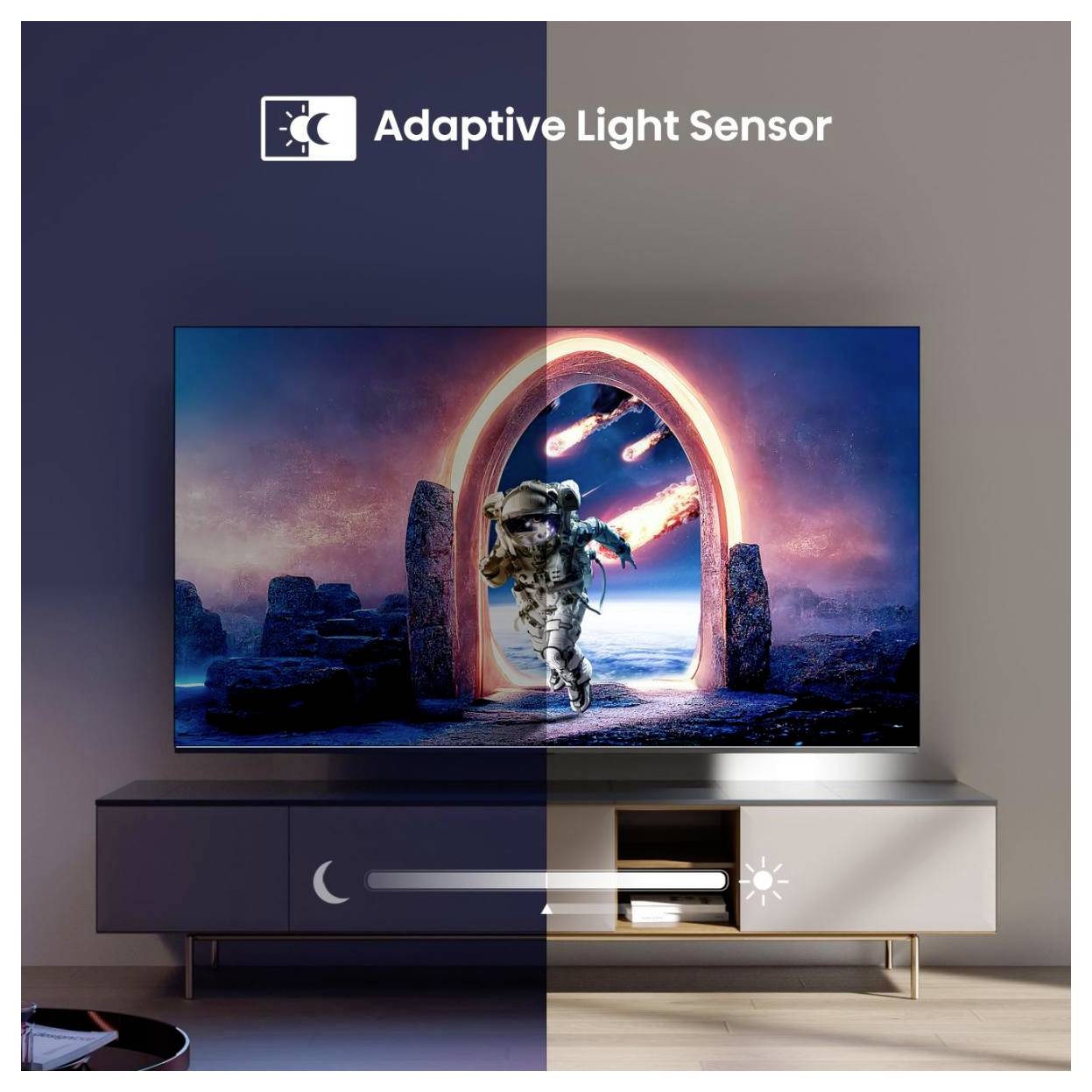 Ein Fernsehgerät mit einem Bild eines Astronauten im Weltall, geteilter Bildschirm mit "Adaptiver Lichtsensor" auf der linken Seite dunkel und auf der rechten Seite hell.