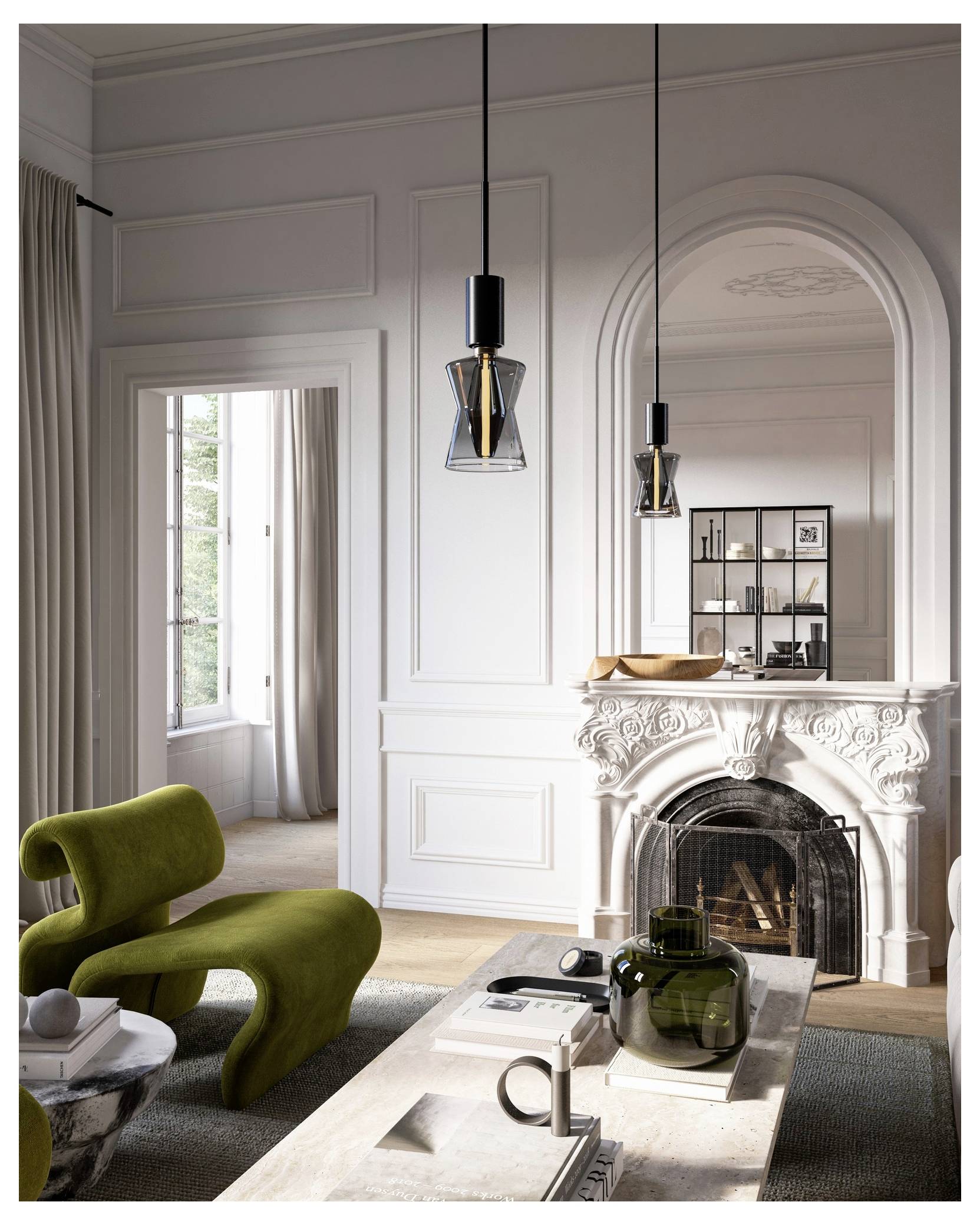 Ein modernes Wohnzimmer mit einem grünen Sessel, Marmorkamin und großem Fenster. Dekorative Deckenleuchten und ein Spiegel vervollständigen den Raum.