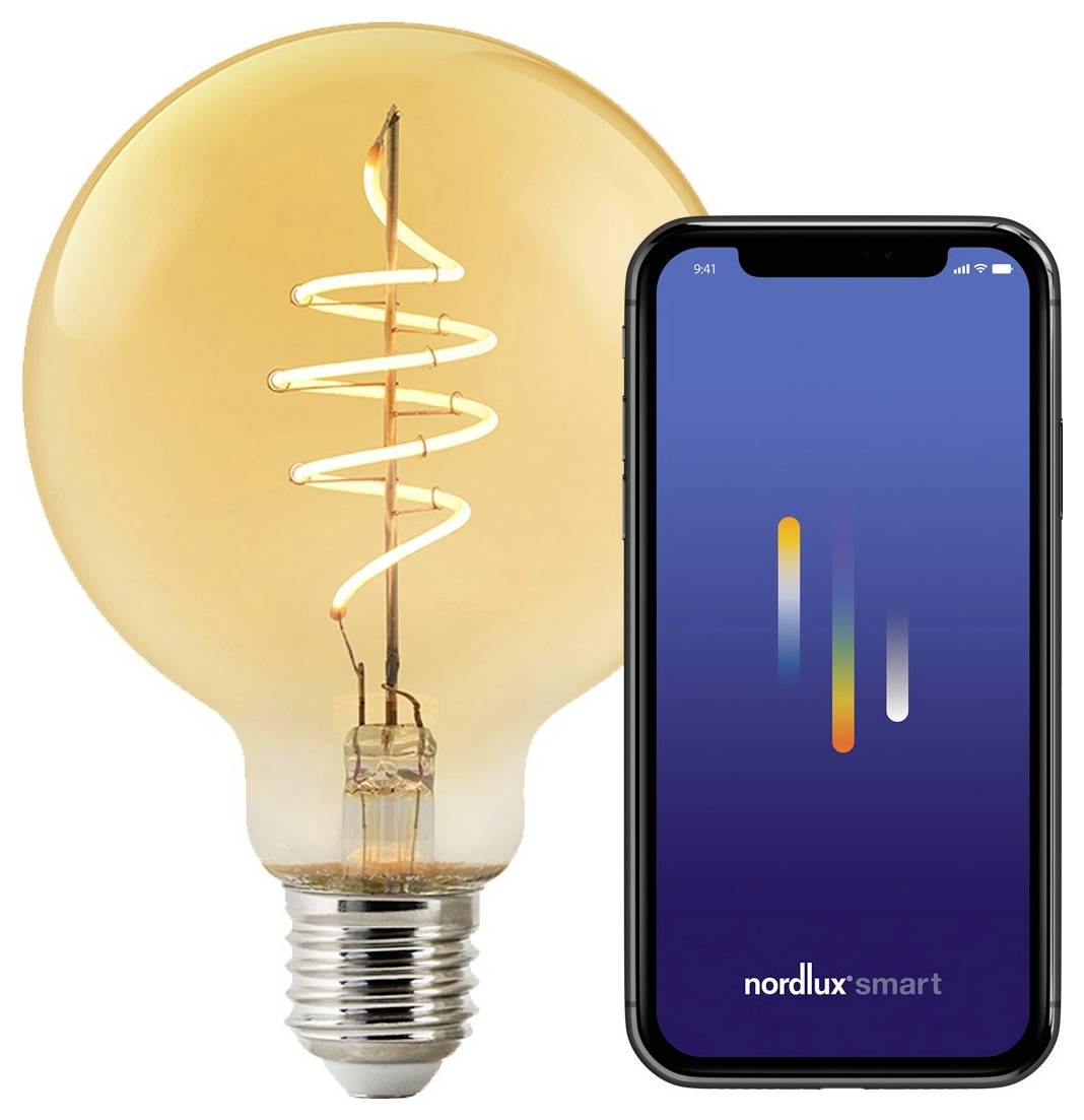 Eine leuchtende Glühfadenbrine neben einem Smartphone, das die Benutzeroberfläche der App "nordlux smart" anzeigt, die intelligente Beleuchtungskontrolle präsentiert.