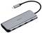 Ein schlanker, silberner USB-C-Hub mit mehreren Anschlüssen, einschließlich HDMI, USB und Ethernet, auf der Oberseite mit „Targus" beschriftet.