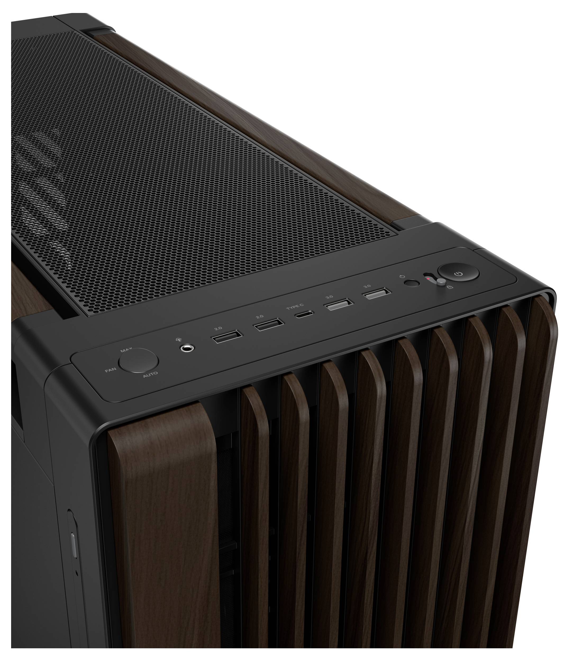 Ein Computergehäuse mit Holzpaneel-Design und oberer Blende mit USB-Anschlüssen, Audiobuchsen und Netztaste.