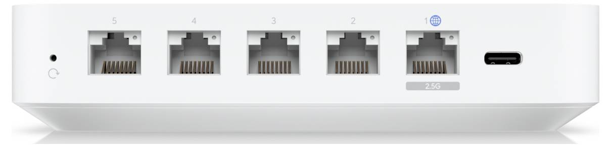 Eine vertikale schwarze Dockingstation mit zahlreichen Anschlüssen, darunter USB, HDMI, Ethernet und VGA, dargestellt aus der Rückansicht.