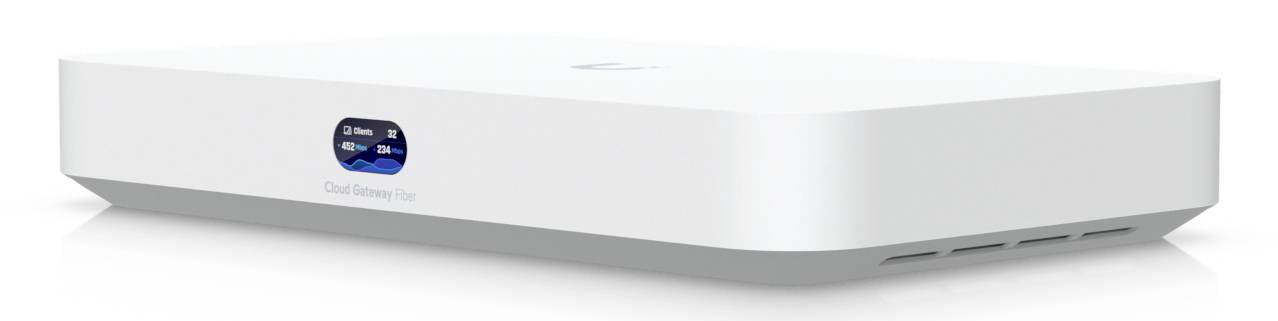Ein weißes Netzwerkgerät mit einem kleinen Display auf der Vorderseite mit der Beschriftung „Cloud Router Duo". Das Gerät hat Belüftungsschlitze auf einer Seite.