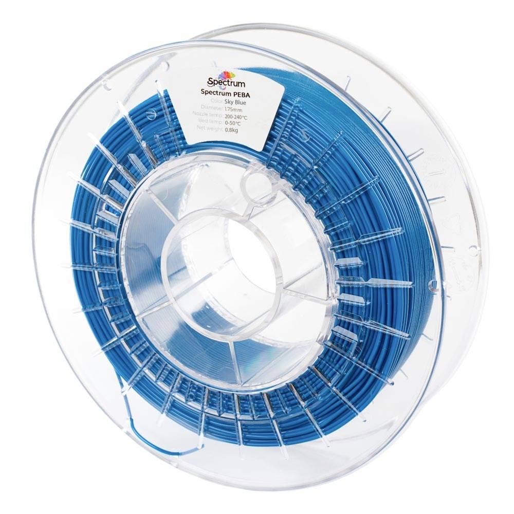 Spule aus blauem 3D-Druckfilament auf einer transparenten Spule, beschriftet mit „Spectrum PBA Sky Blue".