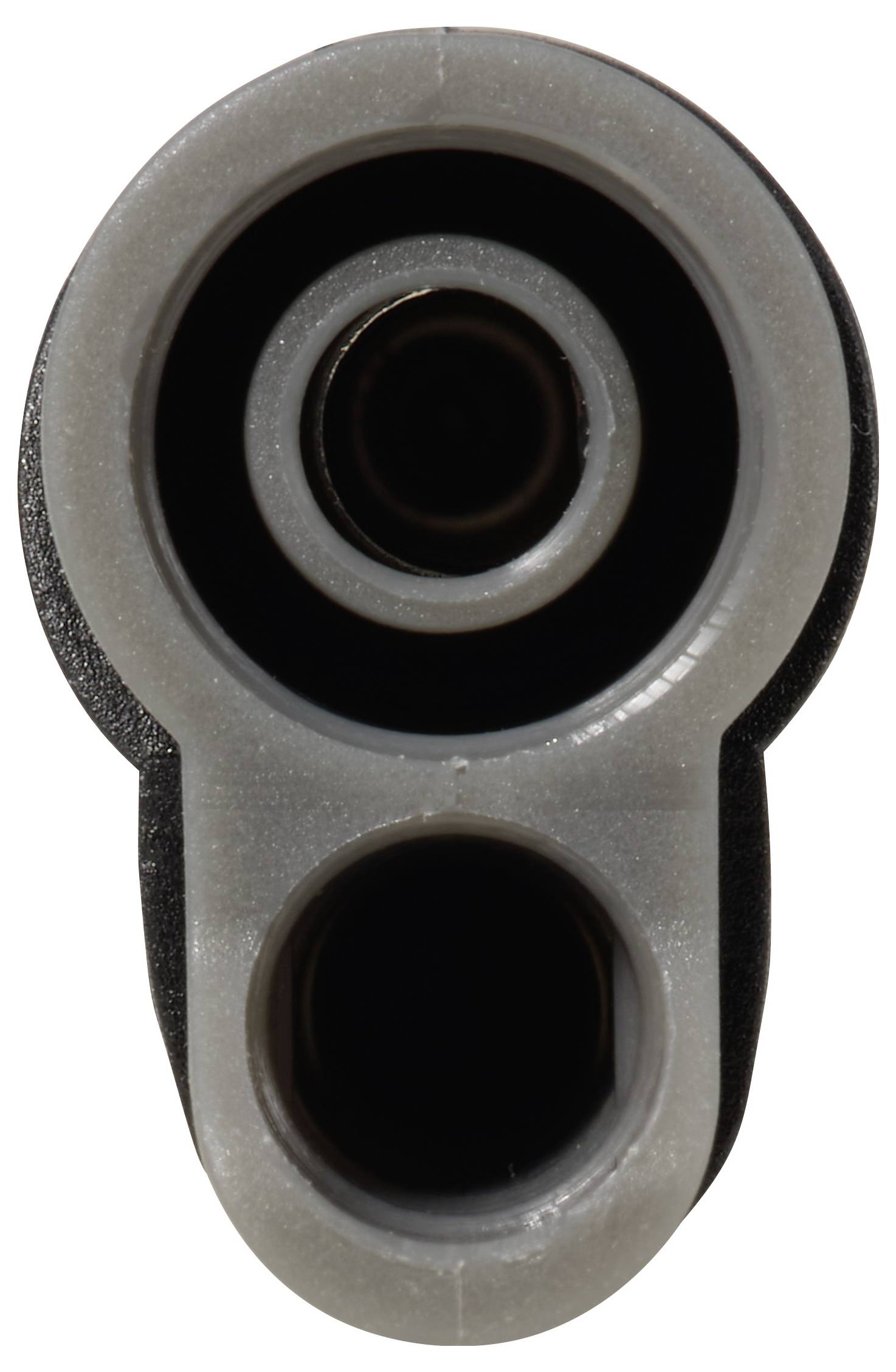 Nahaufnahme eines grauen mechanischen Teils oder Steckers mit zwei kreisförmigen Öffnungen, einer größeren oberen Bohrung und einer kleineren unteren Bohrung, vor einem weißen Hintergrund.