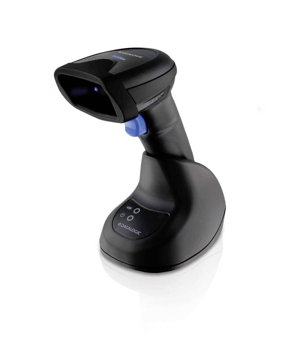 Ein tragbarer Barcode-Scanner mit Ständer, mit schwarzem Gehäuse und blauem Auslöser, der zum Scannen von Barcodes in Einzelhandels- oder Lagerverwaltungsumgebungen verwendet wird.