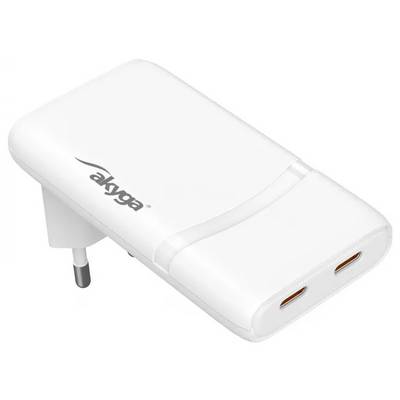 Ein weißes USB-Wandladegerät mit zwei Anschlüssen und einem Seitenstecker, auf dem die Marke 'akyga' angezeigt wird.