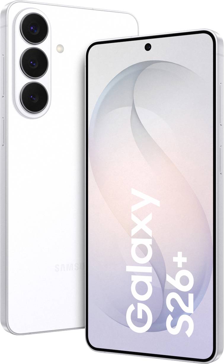 Weißes Smartphone mit drei rückseitigen Kameras wird neben seinem Bildschirm gezeigt, auf dem "Galaxy S26+" auf einem hellen abstrakten Hintergrund angezeigt wird.