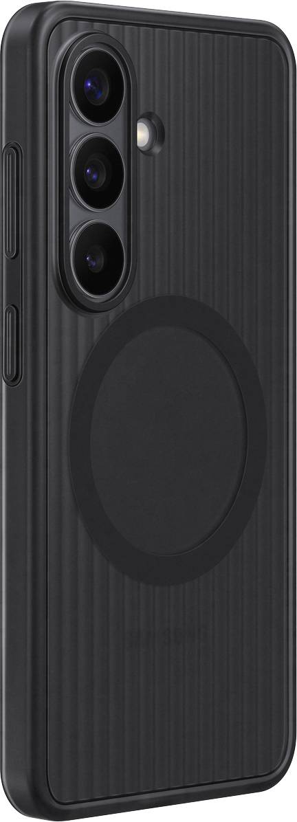 Ein schwarzes Smartphone-Etui mit strukturierter Rückseite und drei Kameraöffnungen, das ein kreisförmiges Design in der Mitte des Etuis präsentiert.
