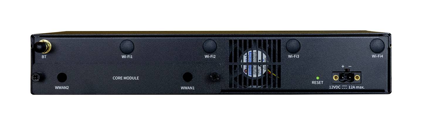 Rückansicht eines Netzwerkhardware-Geräts mit vier Wi-Fi-Anschlüssen, einem Kernmodulabschnitt, Lüftungsöffnung, Zurücksetzen-Schaltfläche und Stromeingang von 120V AC.