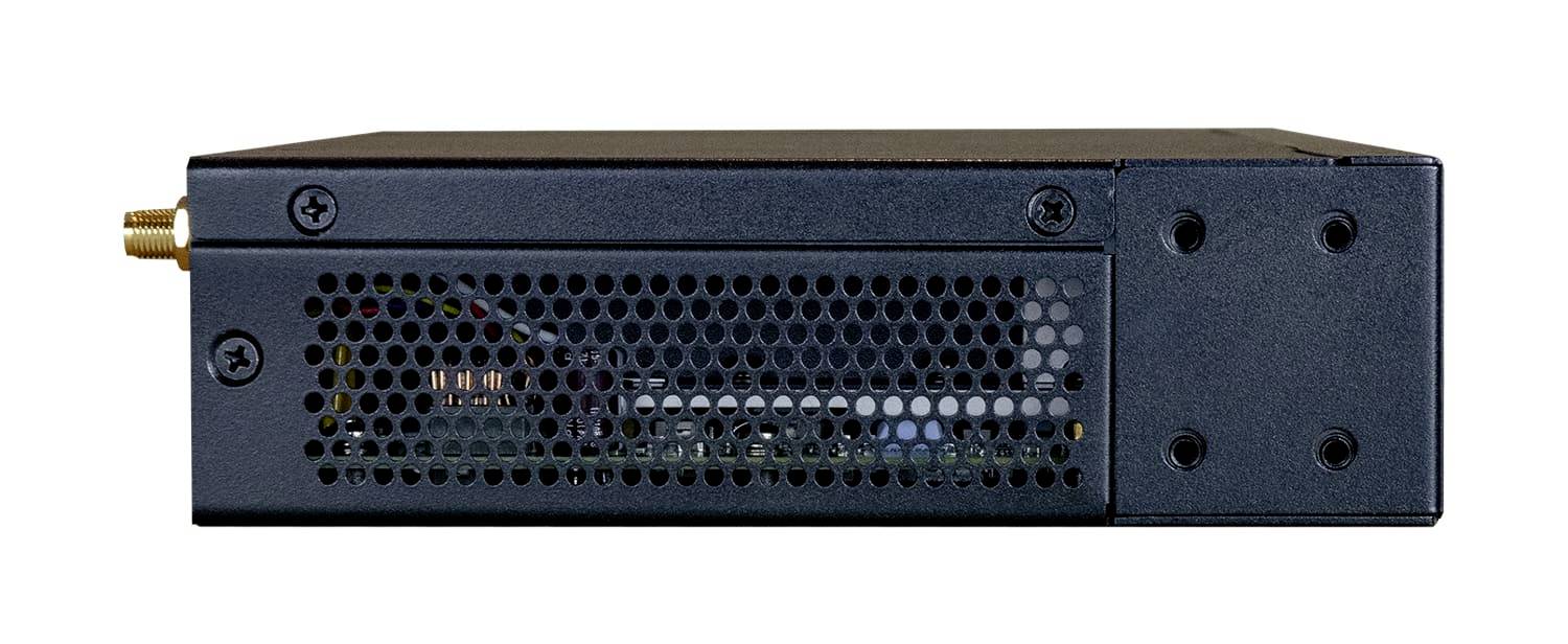 Ein schwarzes elektronisches Gerät mit perforierter Frontblende, die interne Komponenten zeigt. Das Gerät hat eine kompakte rechteckige Form.
